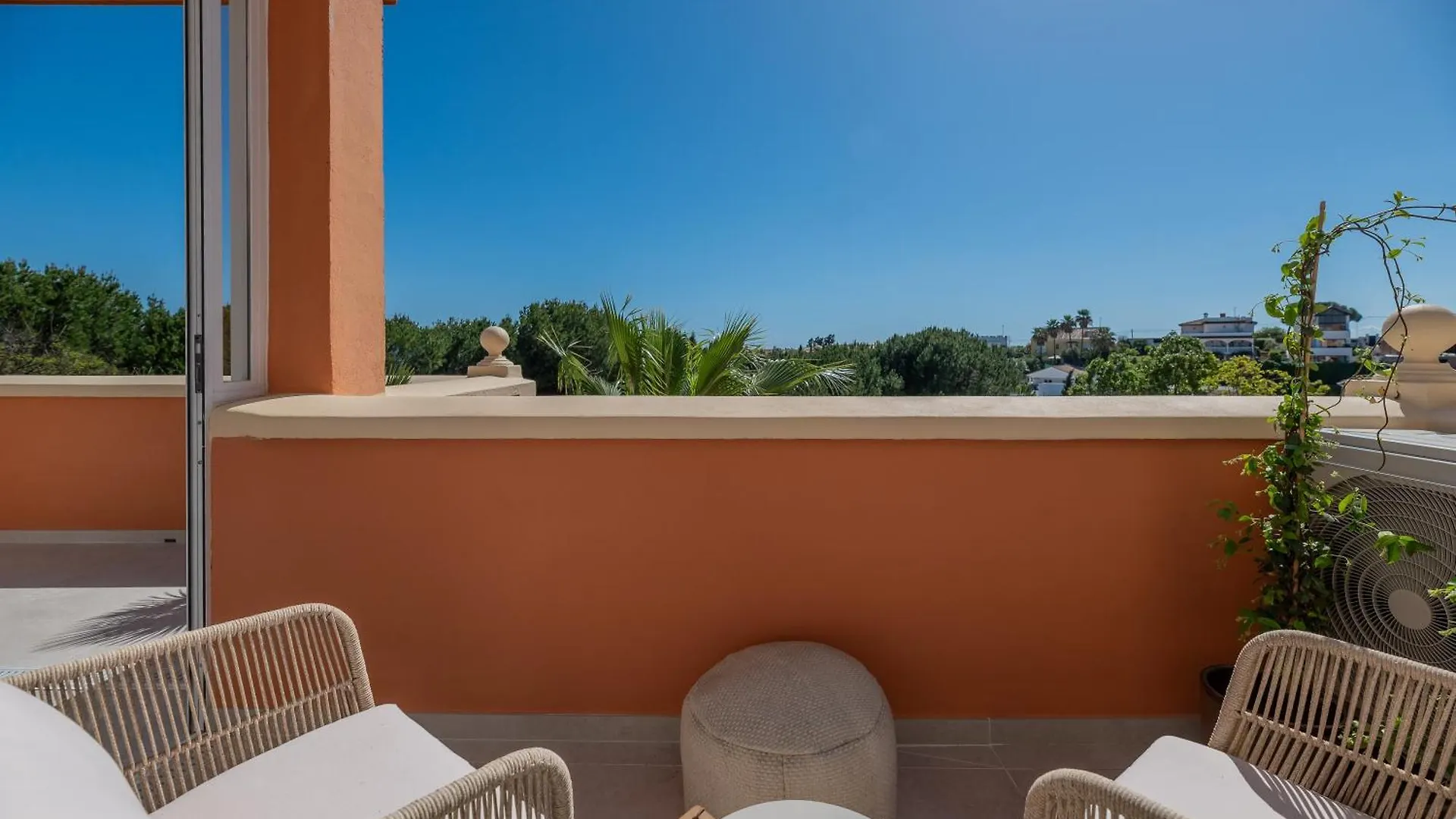 Luxury 3 Bdrm Apt With Private Pool And Stunning Sea Views 마르베야 0*,  스페인