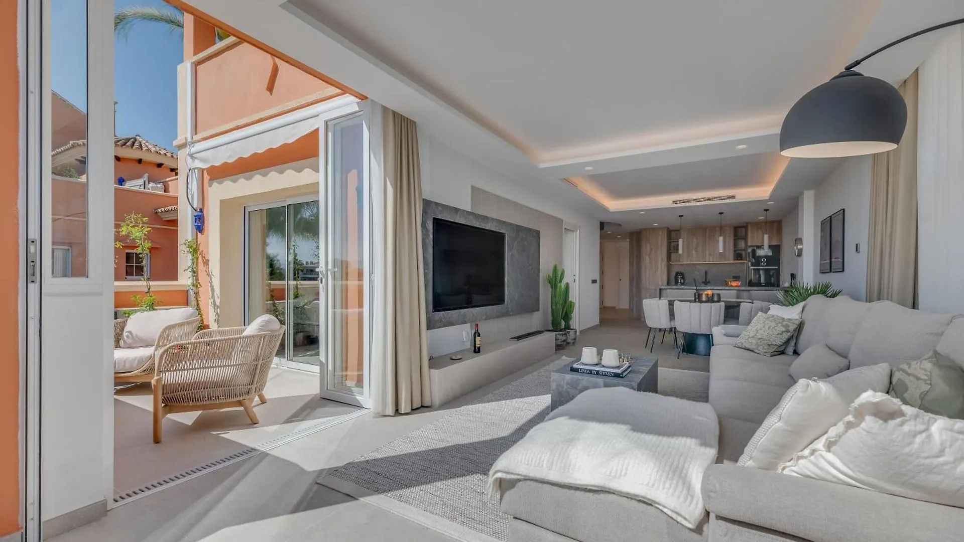 아파트 Luxury 3 Bdrm Apt With Private Pool And Stunning Sea Views 마르베야 스페인