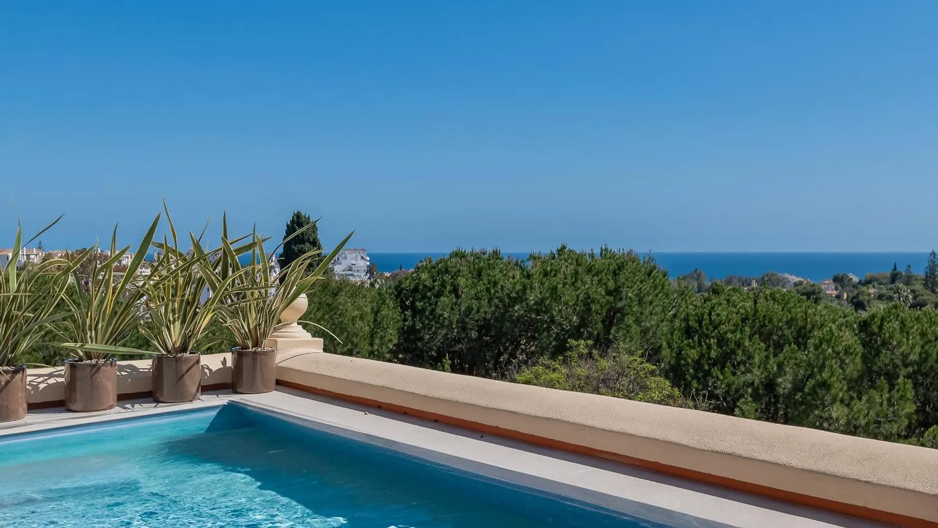 Luxury 3 Bdrm Apt With Private Pool And Stunning Sea Views 마르베야